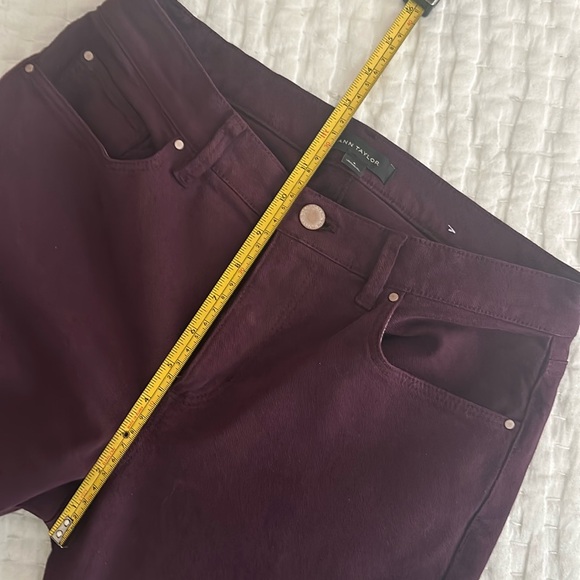 🆕 Ann Taylor “The Taper” Sculpting Mid Rise Jeans in Plum Rose. Size 4… - Picture 11 of 15